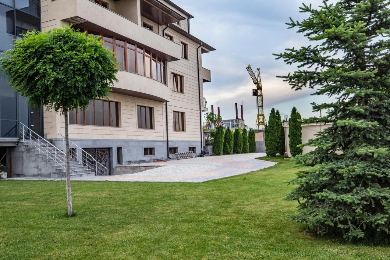Bien Hotel Erevan Exterior foto