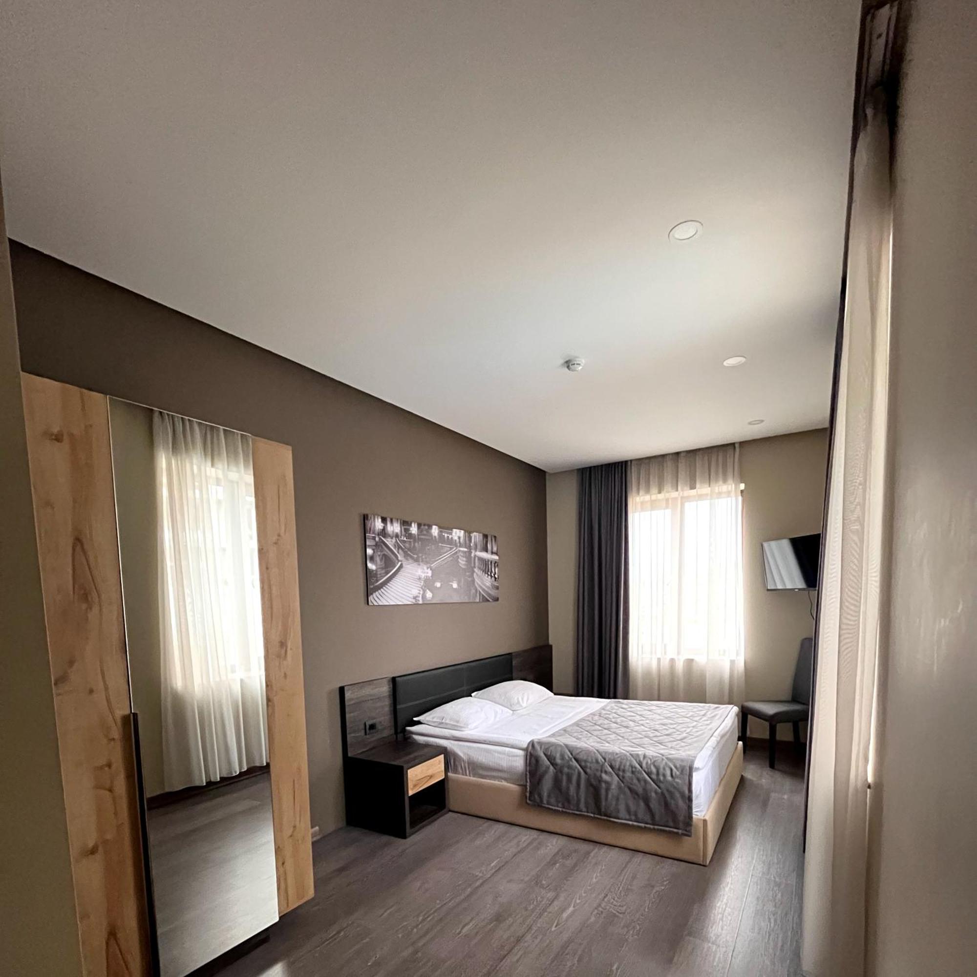 Bien Hotel Erevan Quarto foto
